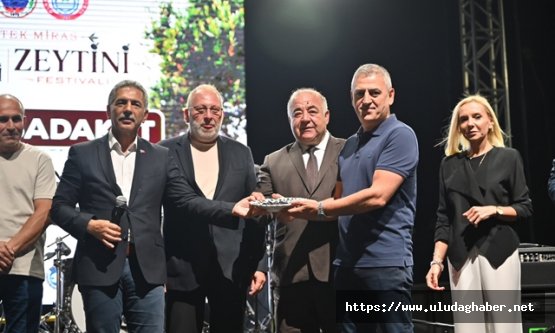33. Uluslararası Gemlik Zeytini Festivali'nde açık artırma rekoru: 1 kilo zeytin 77 bin liraya alıcı buldu