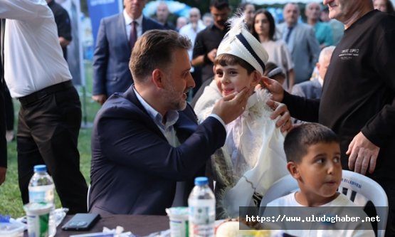 Bursa Büyükşehir Belediyesi 12. Geleneksel Toplu Sünnet Şöleni'nde 537 çocuk erkekliğe ilk adımı attı: Başkan Vekili Şahin Biba heyecana ortak oldu