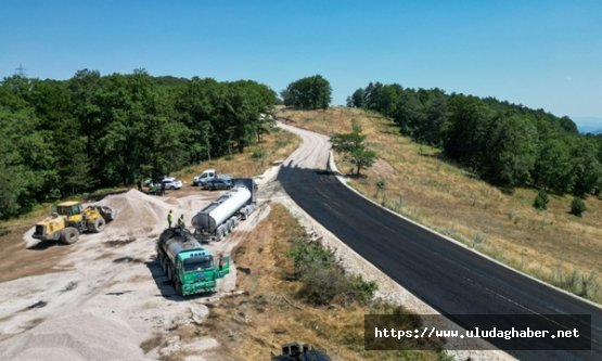 Bursa Büyükşehir Belediyesi'nden ulaşım atağı: 3 ilçede 12 mahallenin 50 kilometrelik yolu yenilendi