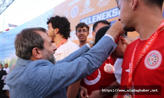 Geleneksel Sporlar Festivali'nde Gürsu rüzgarı: Gürsu 1956 Belediyespor halat çekme şampiyonu oldu