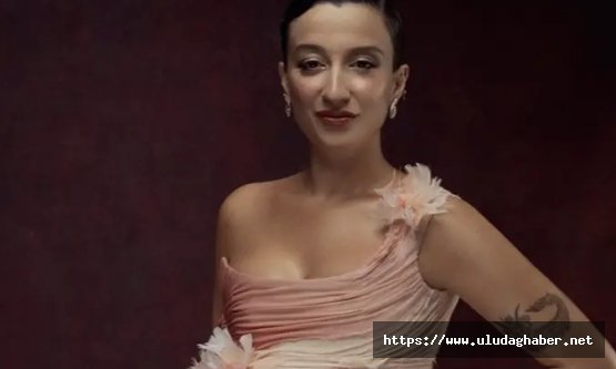 Melike Şahinin yeni şarkısı Ölmem Ölemem” YouTube Trendler listesinde 1 numaraya yükseldi