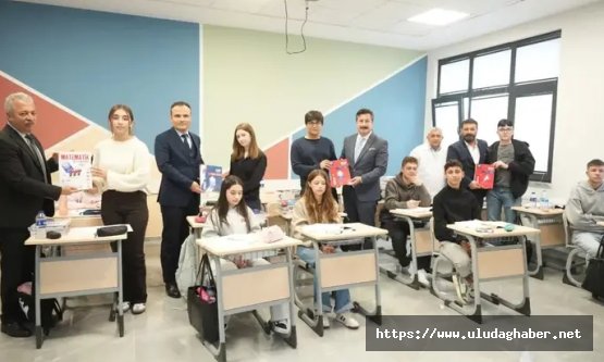 Yenişehir Belediyesi'nden üniversite adaylarına dev eğitim desteği: 120 öğrenciye 3 bin kitaplık kaynak dağıtıldı