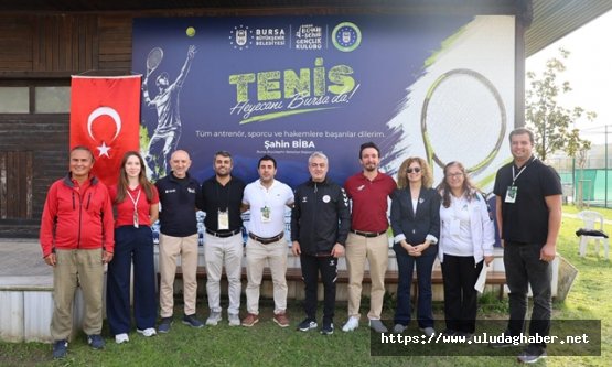 Bursa#039;da Cumhuriyetin 103. yılına özel tenis turnuvası: Genç raketler kortta buluştu