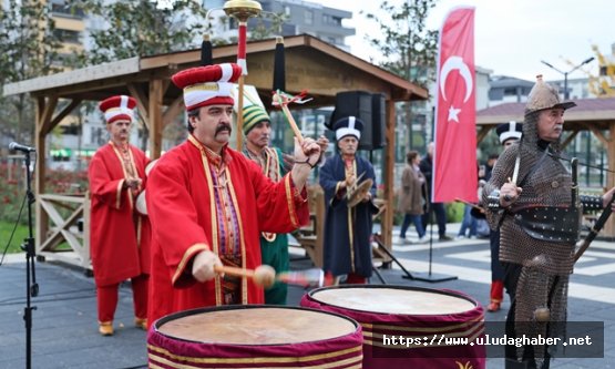 Bursa'da fethin 700. yılı coşkusu: Meydanlarda mehter marşları yankılandı, Ayna ile coşku zirveye çıktı