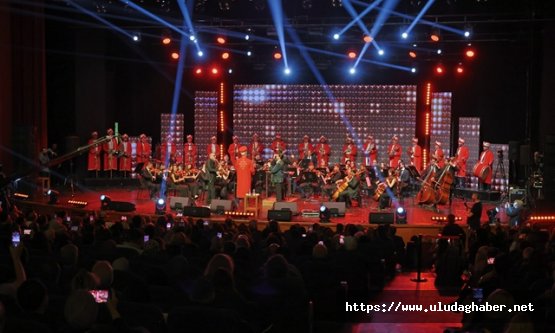 Bursa'da fethin 700. yılına muhteşem final: Hüsnü Şenlendirici ve Serkan Çağrı büyüledi