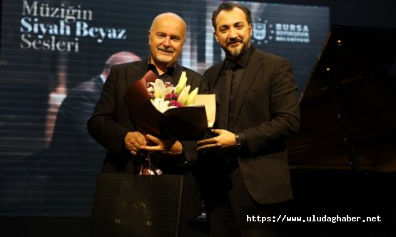Bursa'da klasik müzik şöleni: Dünyaca ünlü piyanist Antonio Di Cristofano büyüledi