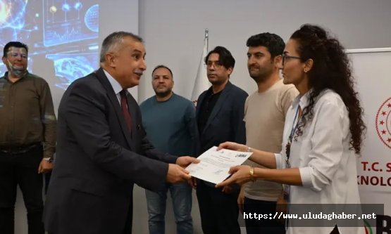 Bursa'da öğretmenler 'Kuantum Çağı'na hazırlanıyor: Eğitim akademisi tamamlandı