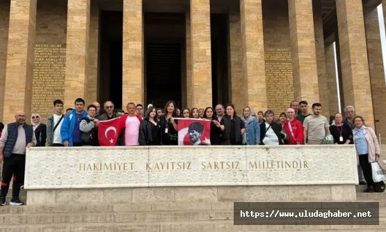 Bursa'dan Ankara'ya anlamlı yolculuk: Özel gereksinimli bireylerden Anıtkabir'e duygu dolu ziyaret