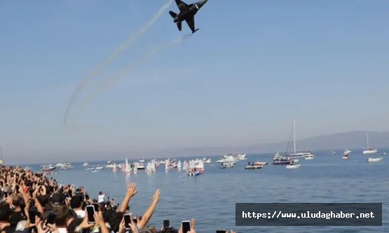 Mudanya Mütarekesi'nin 104. yıl dönümünde nefes kesen SoloTürk gösterisi: Yoğun trafik kilitlendi, gökyüzündeki şölen büyüledi