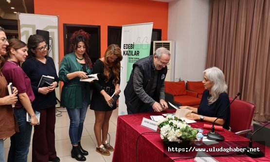Nilüfer'de 'Edebi Kazılar'ın konuğu yazar Defne Suman oldu: 'Bilmediğim bir dünyayı yazmak daha kolay'