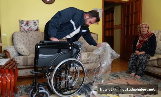 Osmangazi'de engeller sevgiyle aşılıyor: 178 vatandaşa evinde tekerlekli sandalye desteği