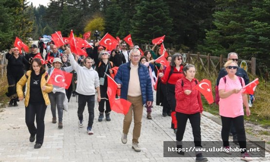 Osmangazi'den Uludağ'da anlamlı yürüyüş: 'Doğanın İçinde Cumhuriyetin İzinde'