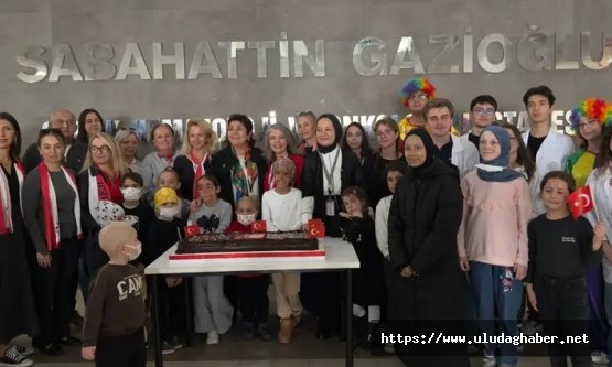Uludağ Üniversitesi Çocuk Hastanesi'nde 29 Ekim coşkusu: Minik kahramanlara bayram morali