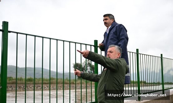 Yıldırım'da sağanak yağış seferberliği: Başkan Oktay Yılmaz sahaya indi