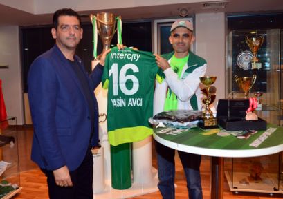 4 Metrelik Bayrakla Koşan Bursaspor'luya Ödül!