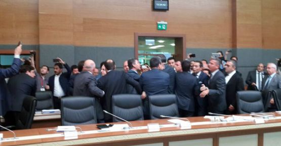 Adalet Bakanı'nın Üzerine Yürtüdüler!