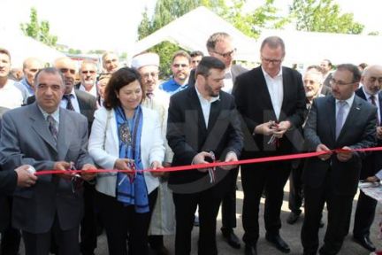 Almanya'nın Göbeğinde Meryem Ana Camii Açıldı!