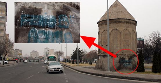 Asırlık Gümbete Spreyle Yazı Yazdılar!
