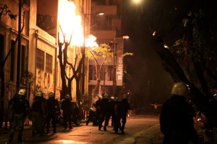 Atina Savaş Alanına Döndü!