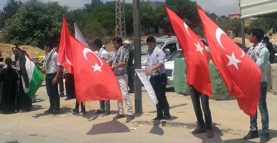 Ay Yıdızlı Bayraklarla Karşıladılar!
