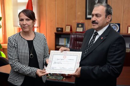 Bakan Eroğlu Mazbatasını Aldı!