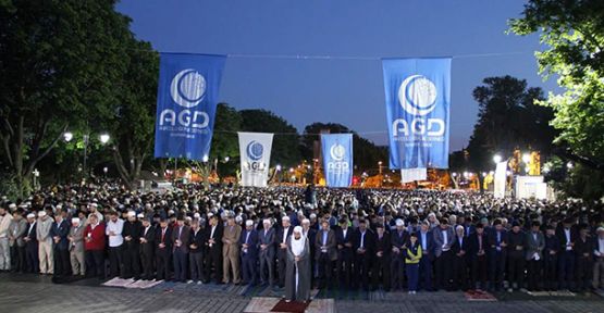 Binlerce Kişi Ayasofya Önünde Sabah Namazı Kıldı!