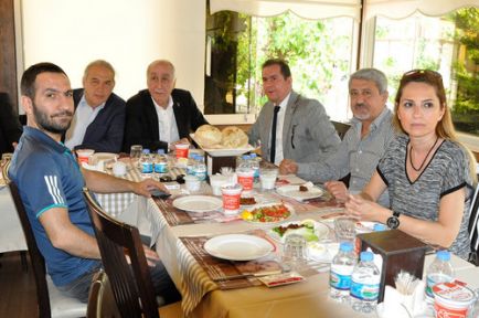 Bursa'da Kutlama Yemeği Verdiler!