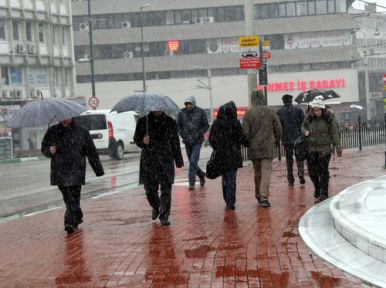 Bursa'da Yağmur Kara Döndü!