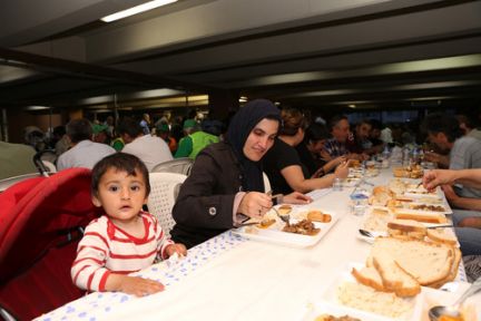 Büyükşehirin İftar Çadırı TIKLIM TIKLIM!