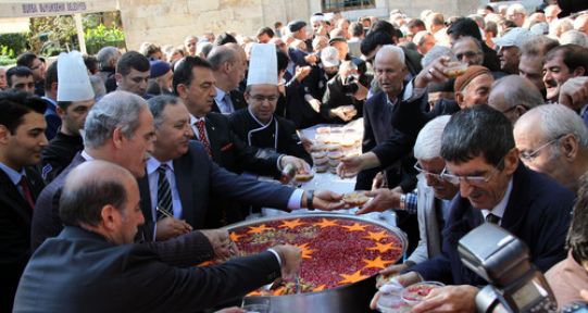 Cumhurbaşkanlığından Ulu Cami'de Aşure İkramı!