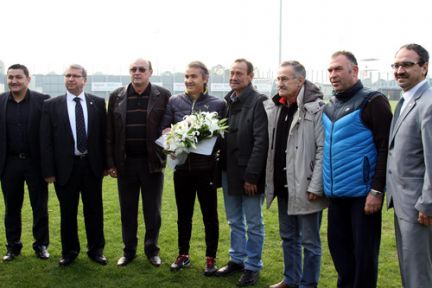 Efsane İsimlerden Uzgur'a Destek!