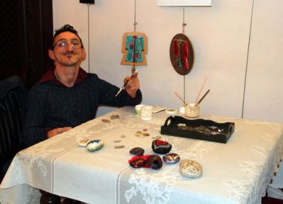 Engelli Kursiyerin Taştan Sanatı!