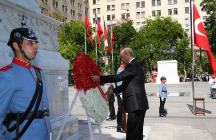 Erdoğan Şili'de Anıta Çelenk Koydu!