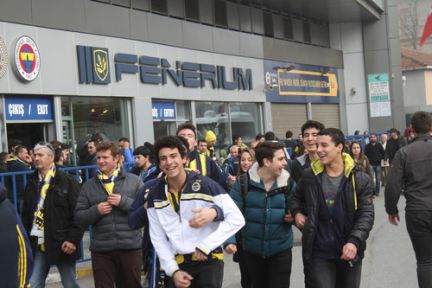 Fener Taraftarı Takımına Güveniyor!
