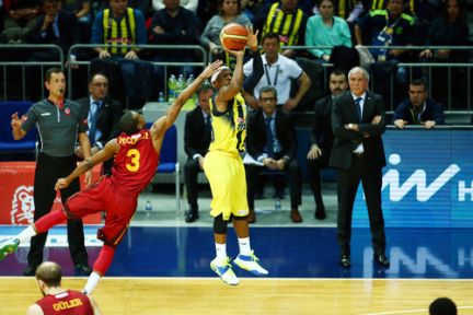 Fenerbahçe:77 Galatasaray:68