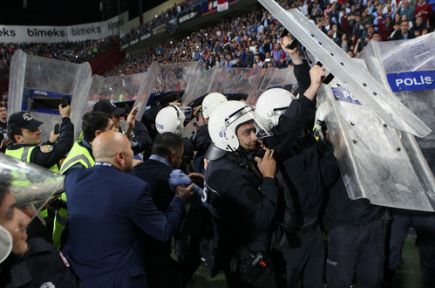 Fenerbahçe Zırhlı Araçla Stadtan Çıkarıldı!