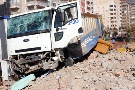 Frenleri Tutmadı 6 Araca Çarptı!