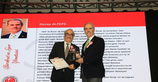 Futbol Adamları'ndan Altepe'ye Ödül!