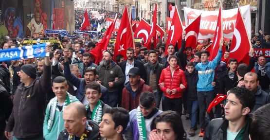 Futbol Taraftarları Teröre Karşı Yürüdü!