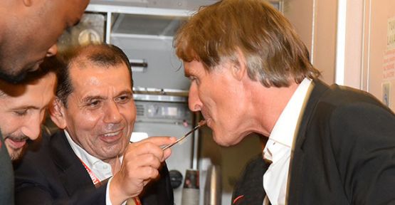 Galatasaray'ın Uçakta Kupa Keyfi!