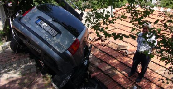 Gecekondunun Üzerine Uçtu!