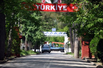 Gümrükçülerin Grevi İle Uluslararası Geçişler Durdu!