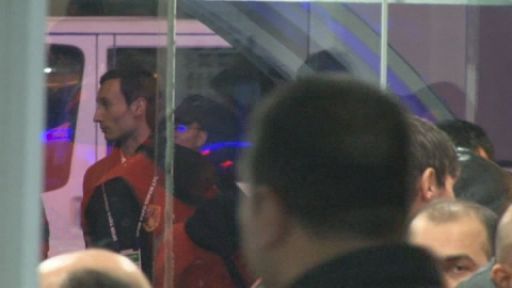 Avni Aker'den Çıkamadı!