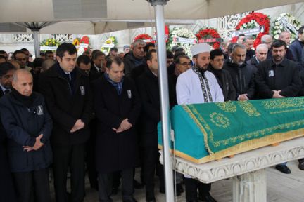 Halis Toprak Son Yolculuğuna Uğurlandı!