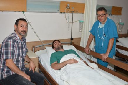 Hasta Yakınları Doktorun Kaburgalarını Kırdı!