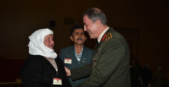 Hulusi Akar Şehit Yakınlarıyla Bir Araya Geldi!