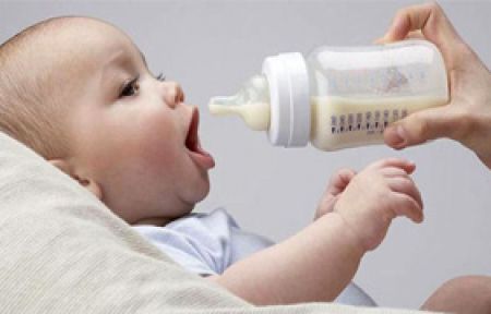 İlk 6 Ayda Biberonla Tanıştırmayın!