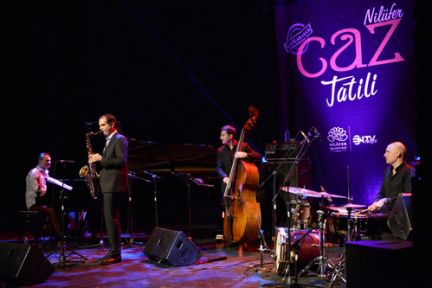 Jaz Festivalinde Kerem Görsev'den Muhteşem Konser!