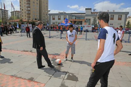 Kayseri'de Sokak Futbolu Turnuvası!