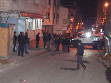 Küçükçekmece'de Kıraathaneyi Taradılar!